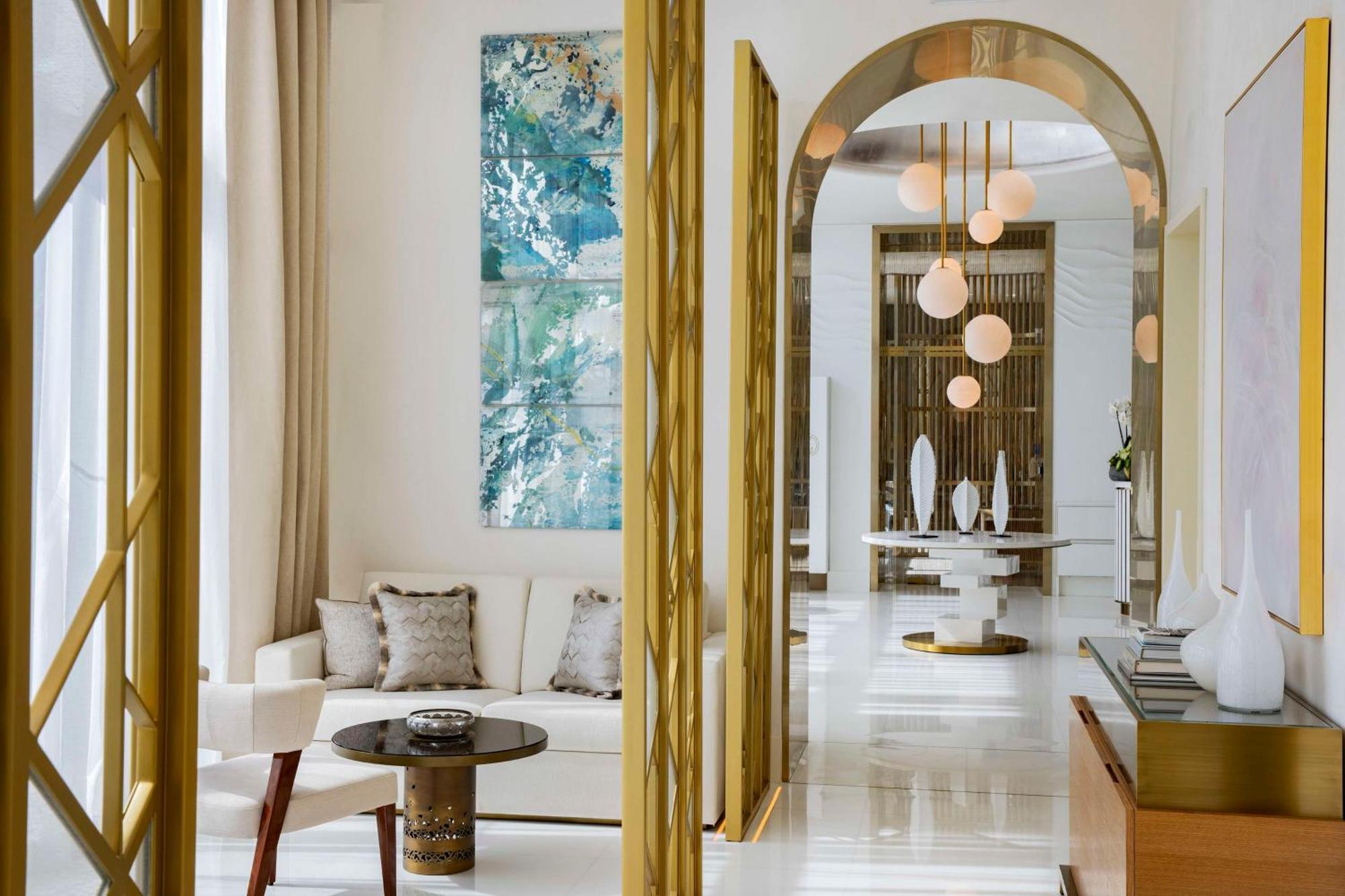 Waldorf Astoria Doha Lusail מראה חיצוני תמונה The interior of a suite at the hotel