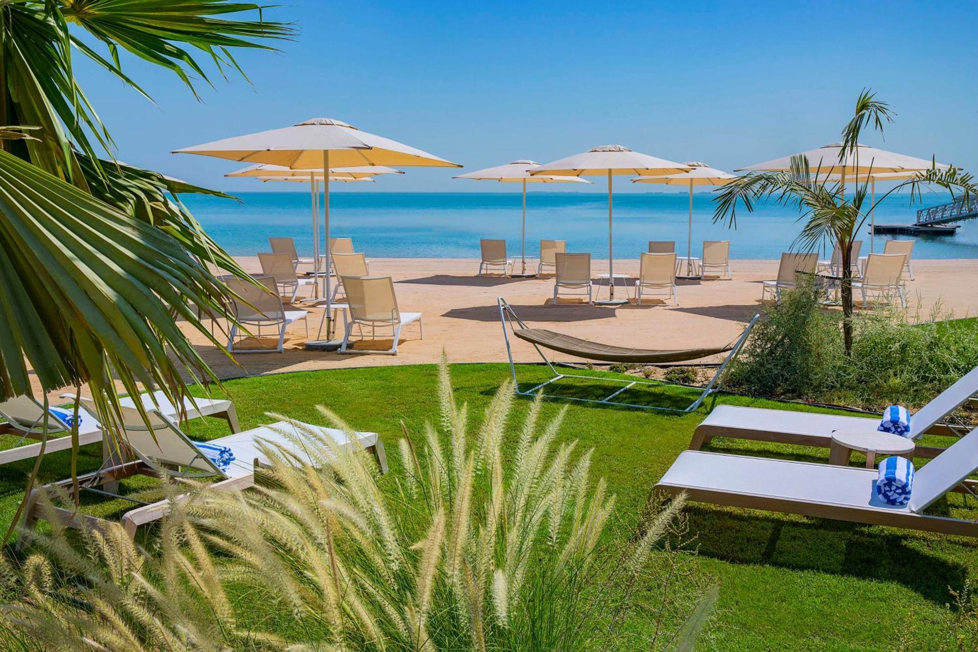Waldorf Astoria Doha Lusail מראה חיצוני תמונה Beach at the Four Seasons Resort