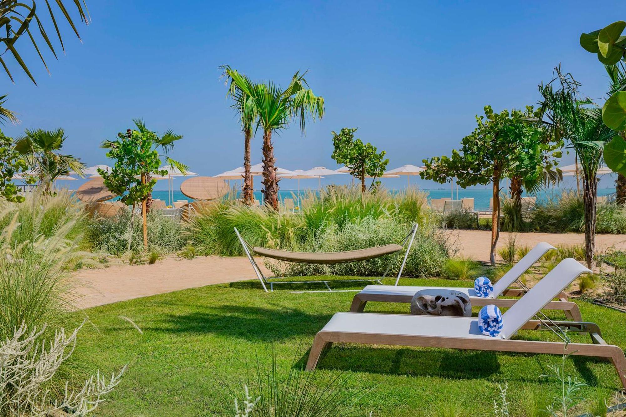 Waldorf Astoria Doha Lusail מראה חיצוני תמונה The beach at the resort