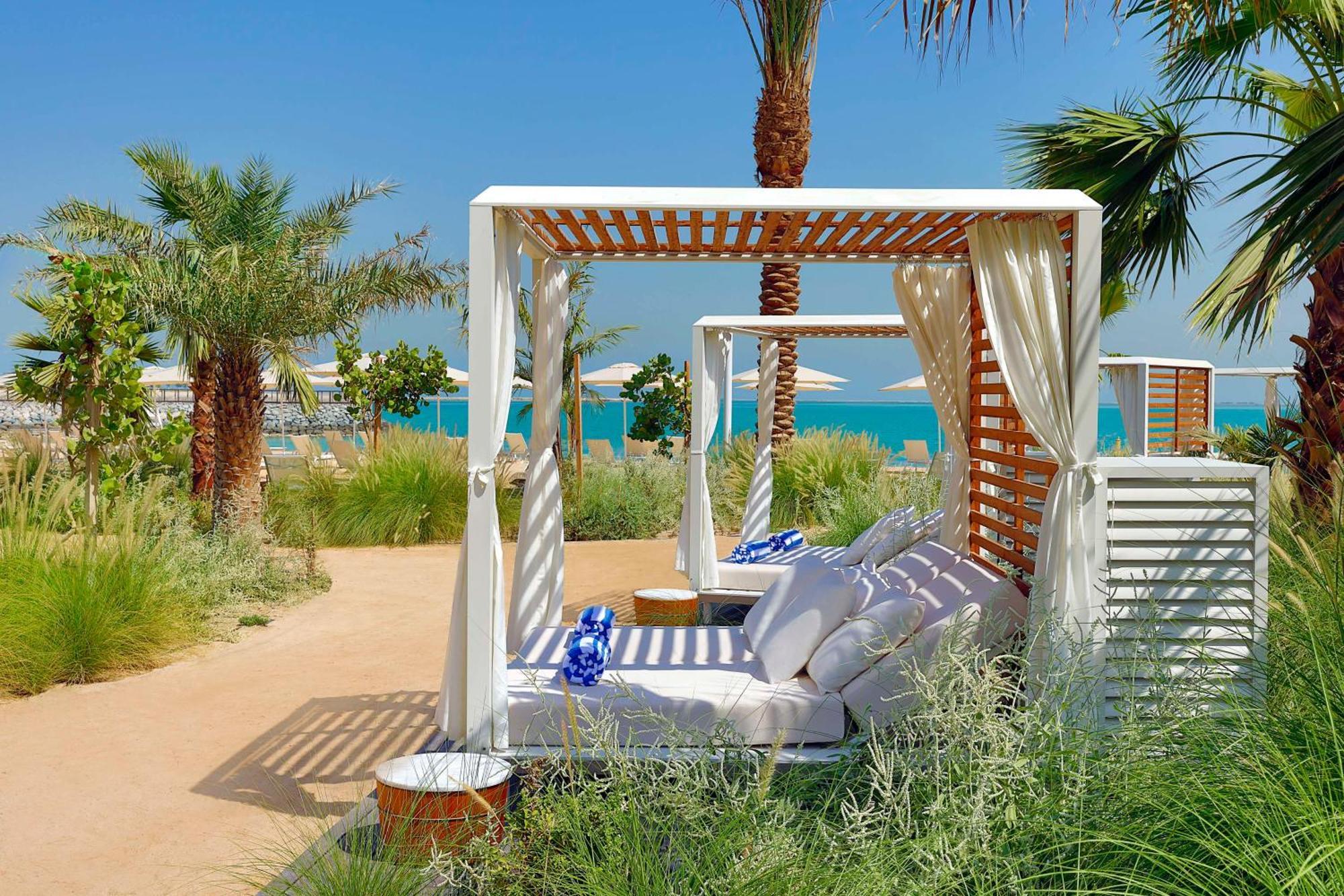 Waldorf Astoria Doha Lusail מראה חיצוני תמונה Cabana at Jumeirah Beach Hotel
