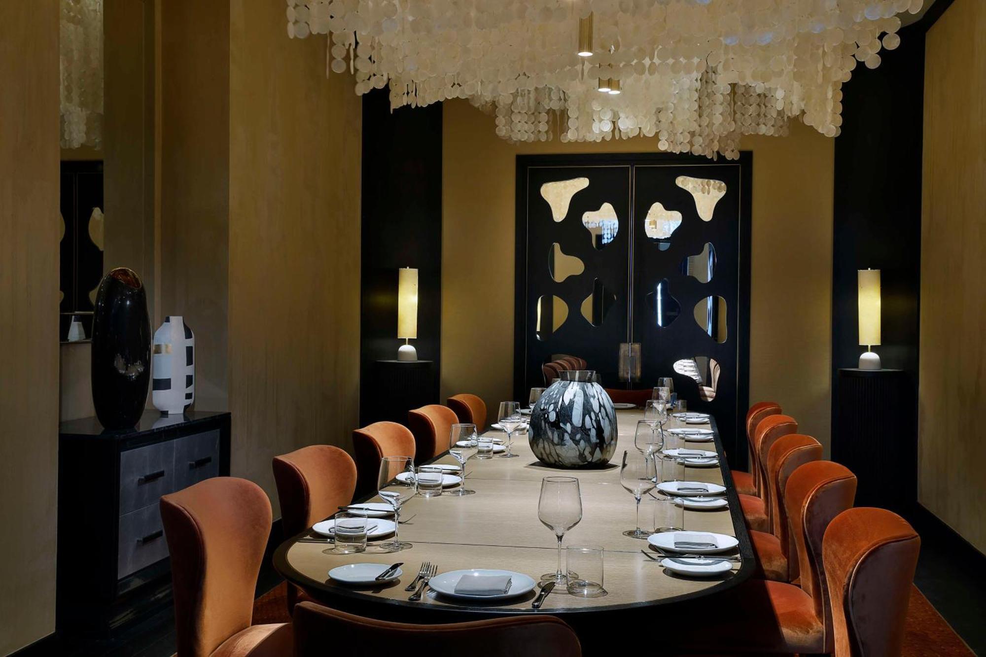 Waldorf Astoria Doha Lusail מראה חיצוני תמונה Private dining room at the restaurant