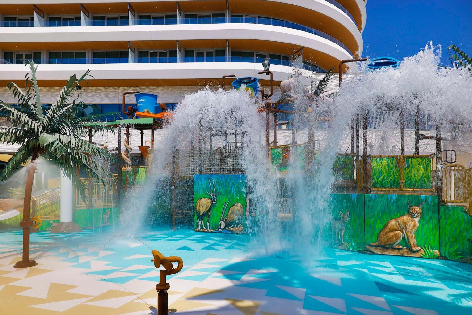 Waldorf Astoria Doha Lusail מראה חיצוני תמונה The interactive water feature at the children's area