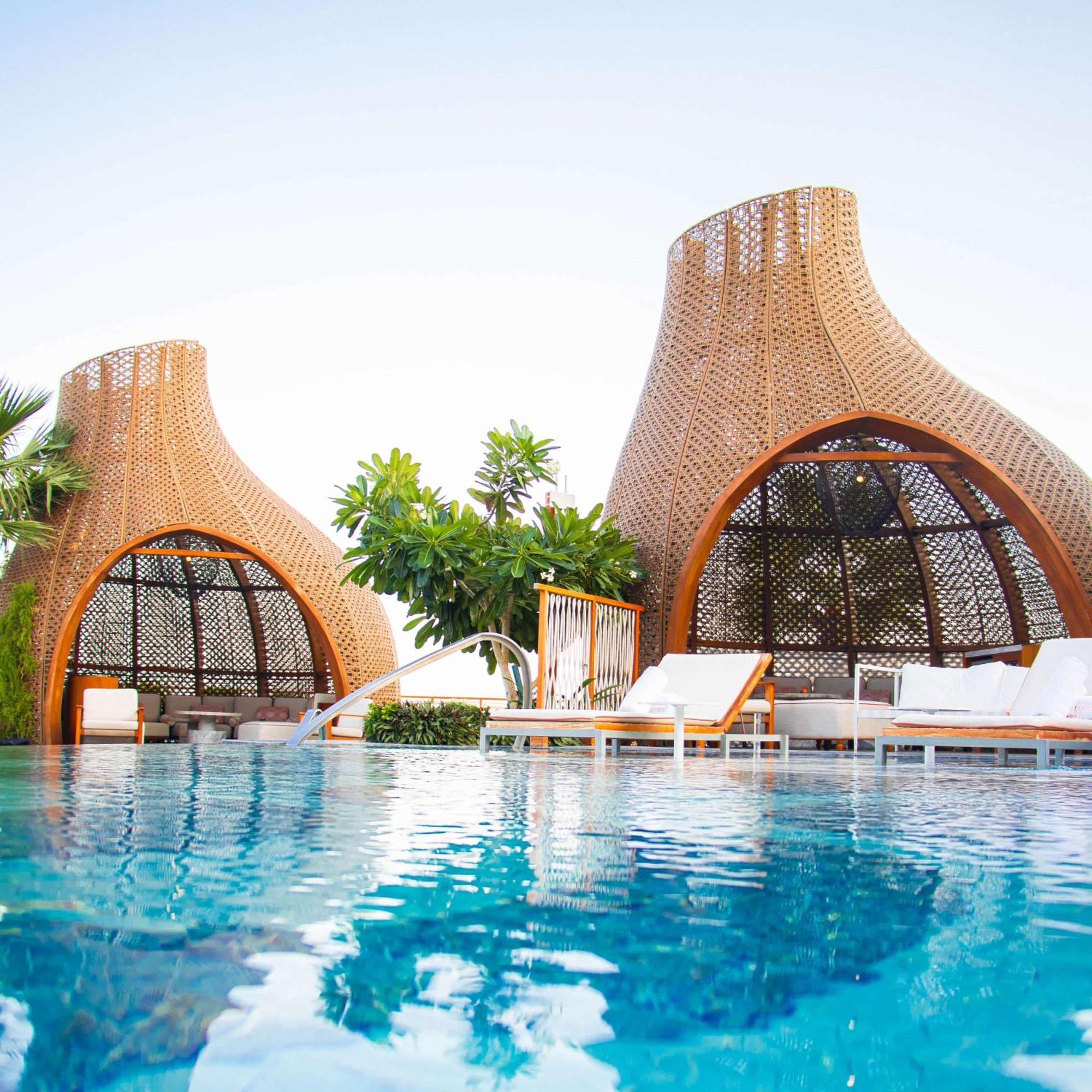Waldorf Astoria Doha Lusail מראה חיצוני תמונה The pool at the resort